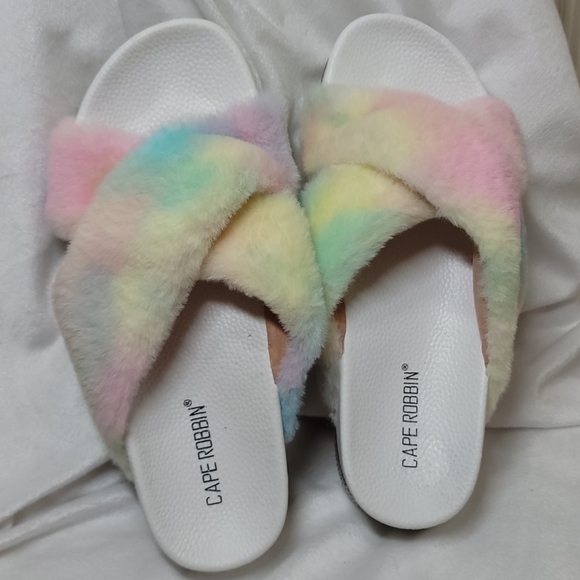 Cape Robbin Spotty Furry Slippers - Picture 2 of 9